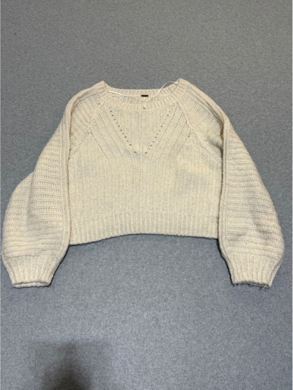 We The Free People Cream Cropped Chunky Knit Sweater Sleeve Small
